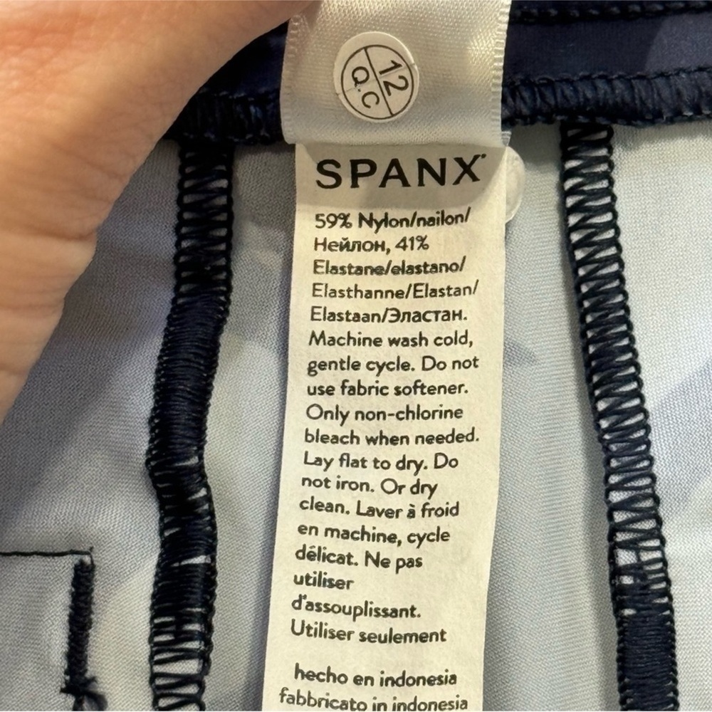 Spanx Floret Navy Sunshine Bermuda 10” Short Size XL Women - Picture 7 of 10